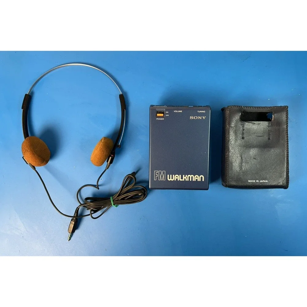 SONY FM WALKMAN Blue SRF-40 W FM w/  Headphones TESTED & WORKING